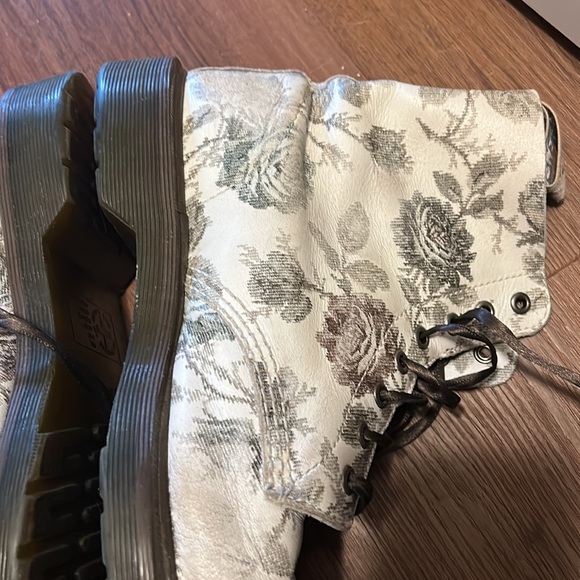 Rare Distressed floral Dr. Martens! - Picture 9 of 11